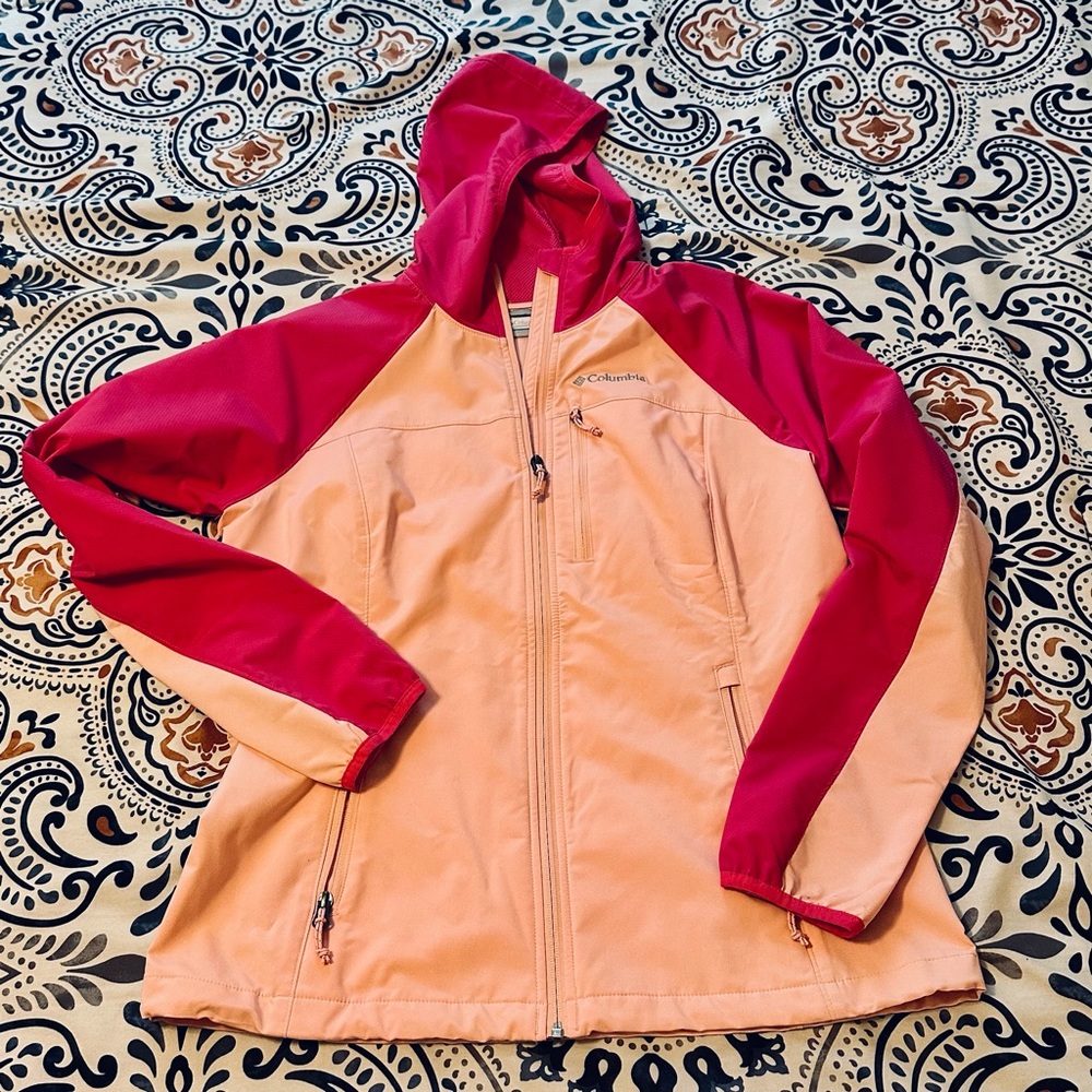 Women’s Columbia Rain Jacket, Size Large